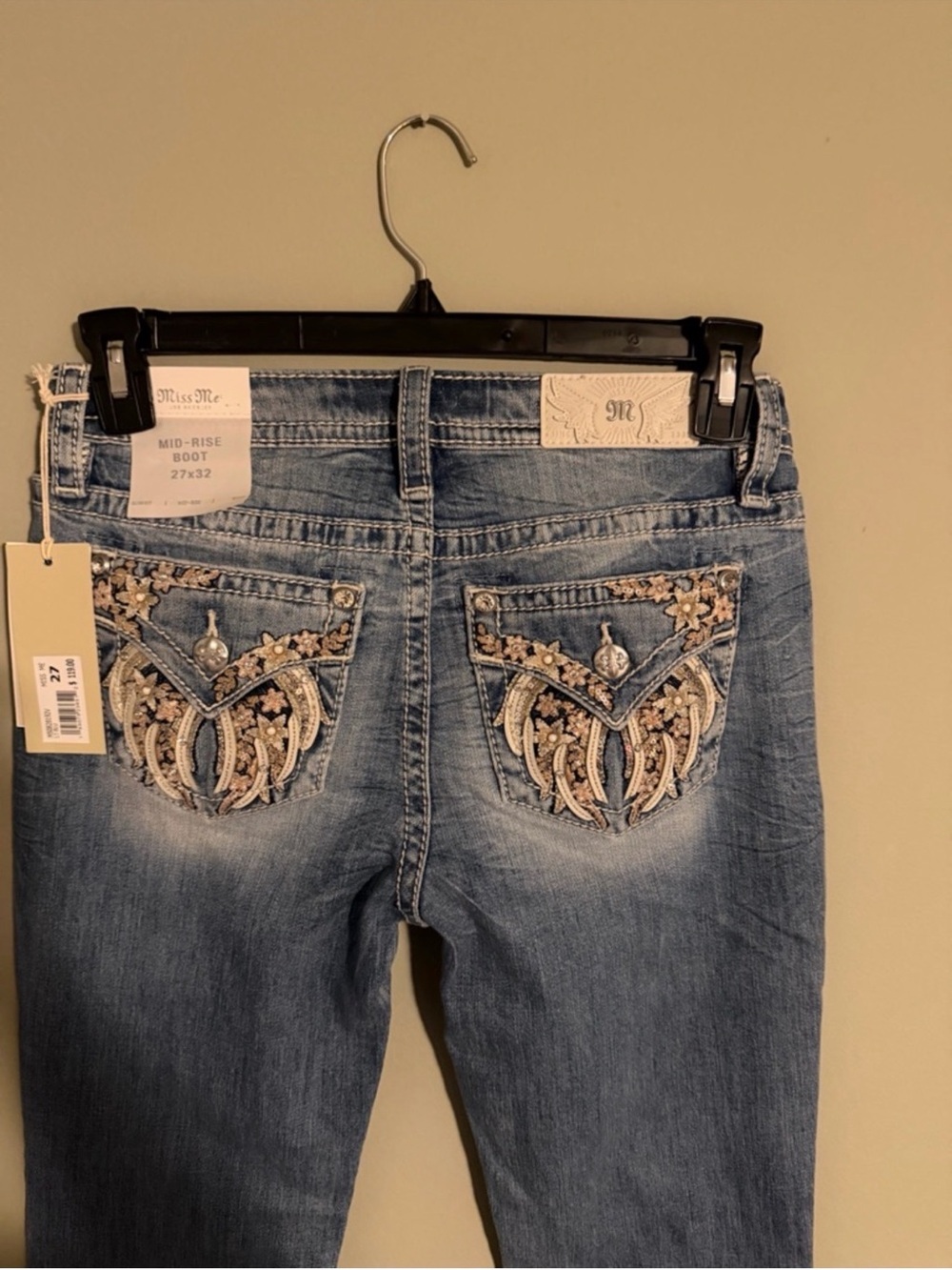 New With Tags Gorgeous Miss Me Mid-Rise Boot Jeans Embellished Pockets 32” Ins